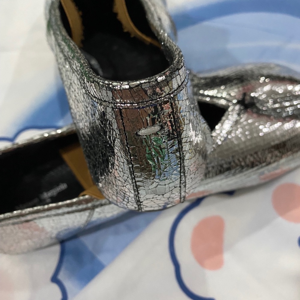 Maison Martin Margiela Silver Split-Toe Flats with Brown Strap - Picture 8 of 8